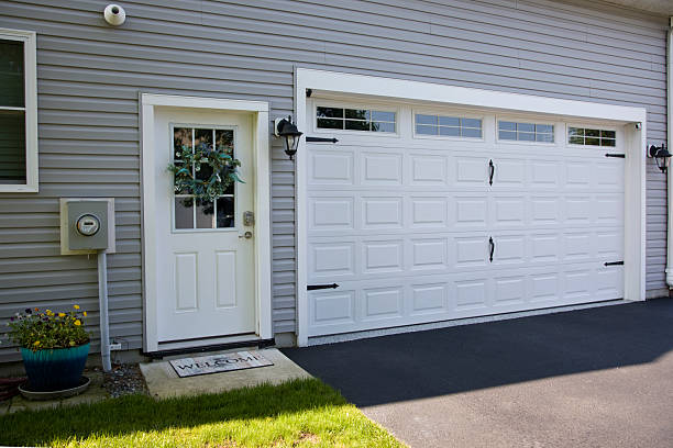 24/7 Emergency Garage Door Panel Replacement experts in Yuma County County, AZ